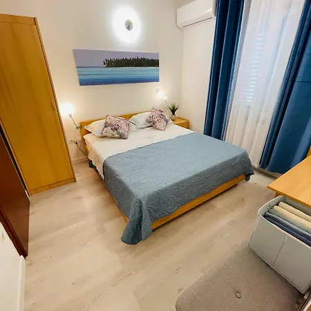 Apartmens And Madunic V 3*